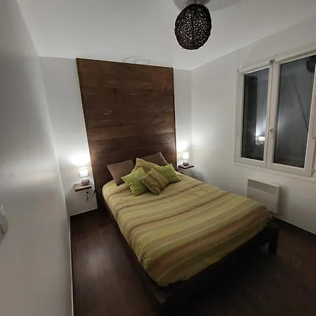 Holiday home Calme A 900m De La Et 700m Centre