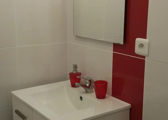 Calme à 900m De La Et 700m Centre